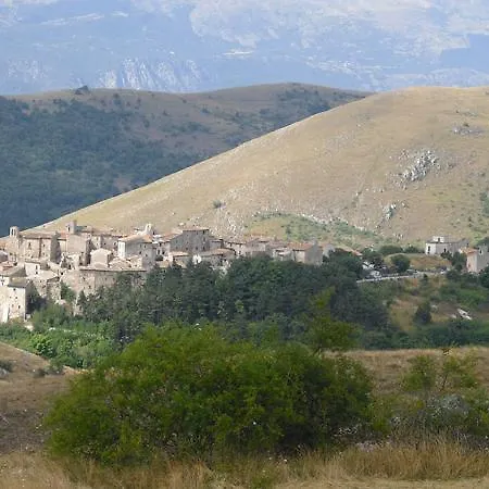 بيت للعطل Lo Scalino Di Pietra سانتو ستيفانو دي سيسانيو
