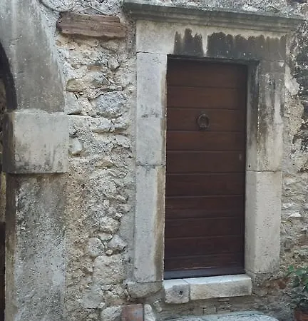 Lo Scalino Di Pietra *