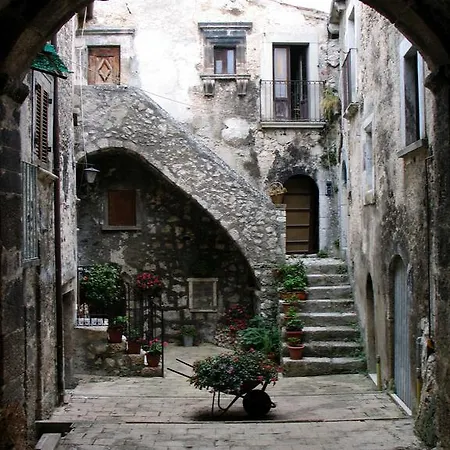 Lo Scalino Di Pietra بيت للعطل *