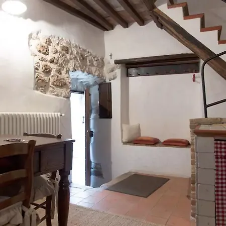 بيت للعطل Lo Scalino Di Pietra