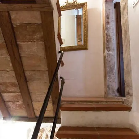 Lo Scalino Di Pietra بيت للعطل